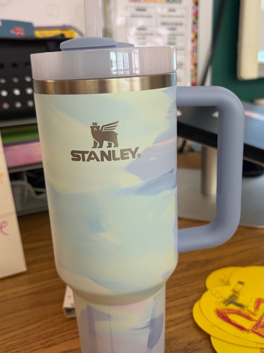 Stanley Pastel Marble Travel Mug — Light Blue & Cream Swirl with Handle